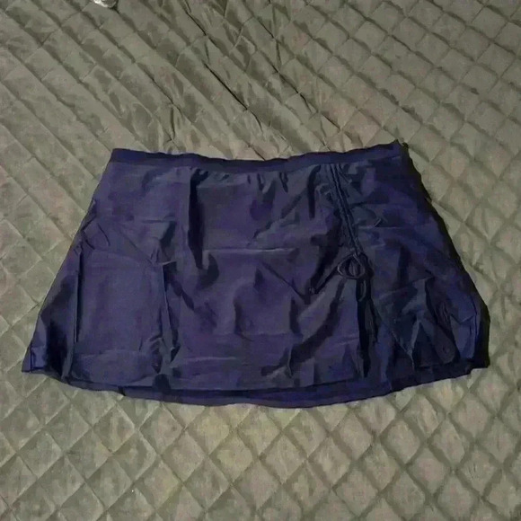 Women’s swim bottom - Picture 1 of 3